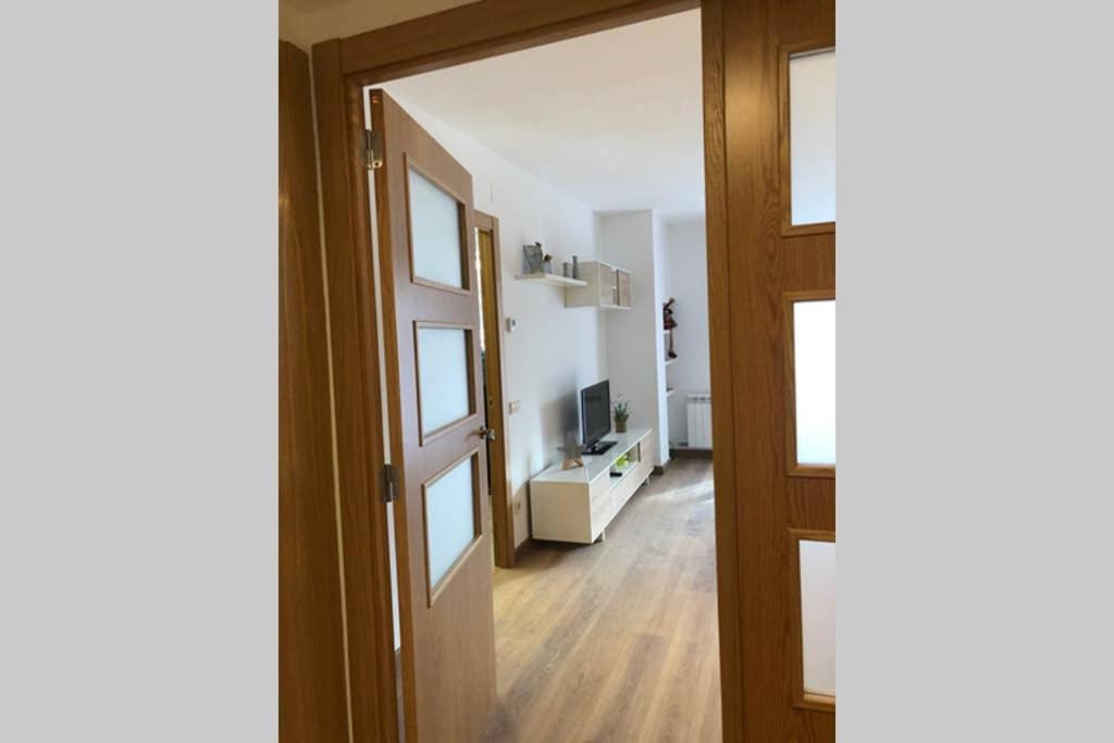 Luminoso Y Acogedor Alojamiento En Sort Apartment Exterior photo